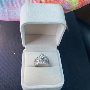 Queen of everything crown ring